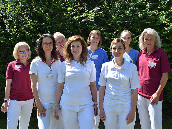 Gruppenfoto des Teams des Adipositaszentrums im Freien.