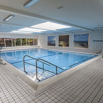 Schwimmbecken im MediFit