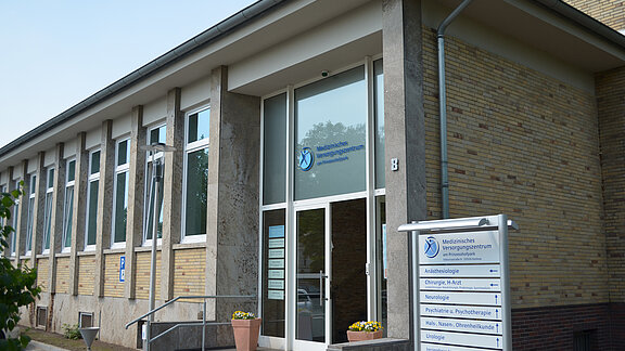 Haupteingangsbereich des MVZ am Prinzesshofpark-Gebäudes