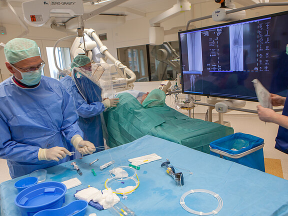 Operationssituation im Hybriden Operationssaal.