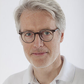 &Auml;rztlicher Direktor und Chefarzt der Klinik f&uuml;r Kinder- und Jugendmedizin, Neonatologie und P&auml;diatrische Intensivmedizin Dr. med. Georg Hillebrand